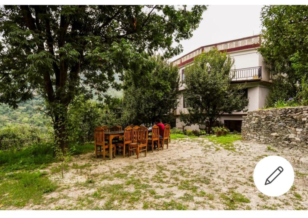 Tirthan Crest Homestay Banjār Eksteriør billede