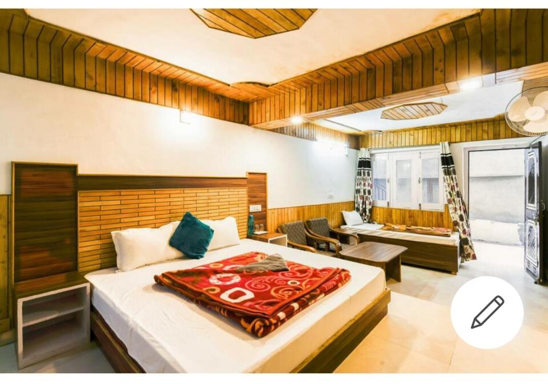 Tirthan Crest Homestay Banjār Eksteriør billede